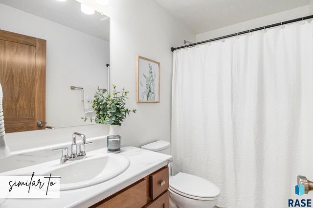 8021 E Tencate Pl Place, Sioux Falls, SD 57110