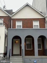 913 EVARTS ST NE, Washington, DC 20018