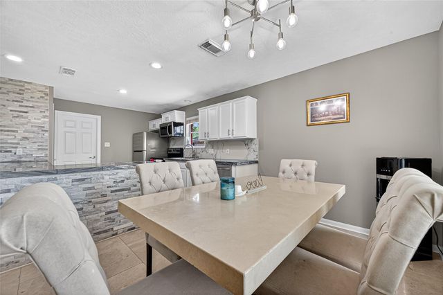6719 Woodland Oaks, Magnolia, TX 77354