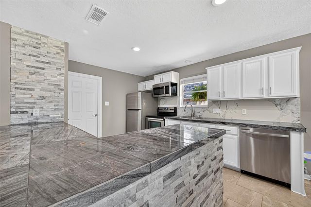 6719 Woodland Oaks, Magnolia, TX 77354