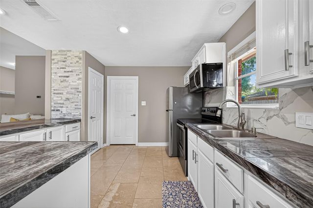 6719 Woodland Oaks, Magnolia, TX 77354