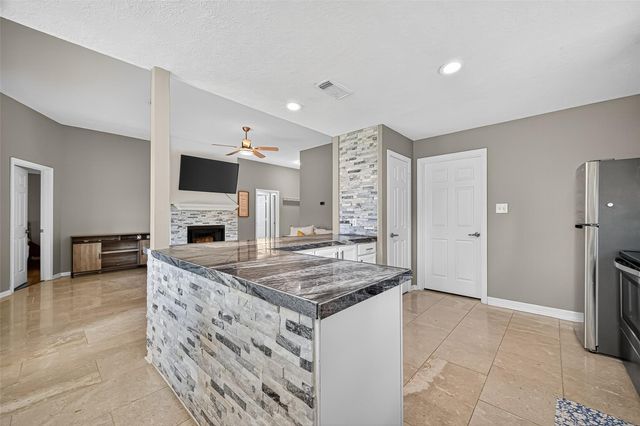 6719 Woodland Oaks, Magnolia, TX 77354