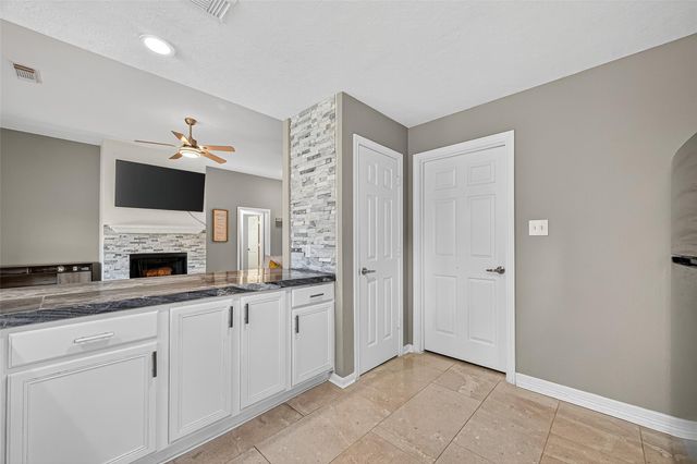 6719 Woodland Oaks, Magnolia, TX 77354