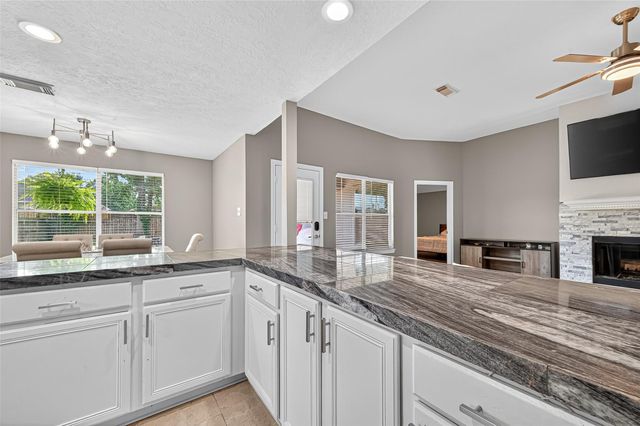 6719 Woodland Oaks, Magnolia, TX 77354