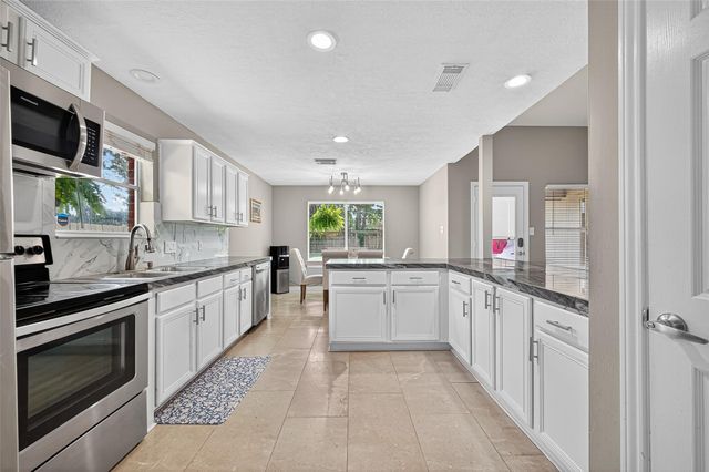 6719 Woodland Oaks, Magnolia, TX 77354