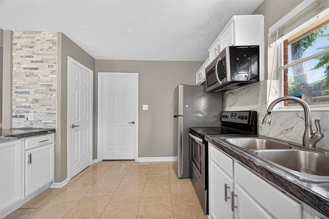 6719 Woodland Oaks, Magnolia, TX 77354