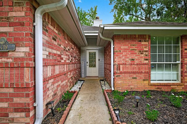 6719 Woodland Oaks, Magnolia, TX 77354
