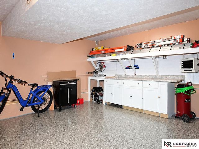 15255 Locust Street, Omaha, NE 68116