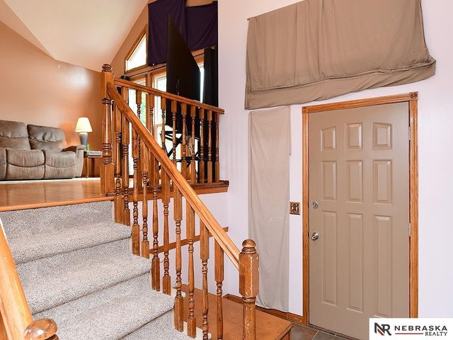 15255 Locust Street, Omaha, NE 68116