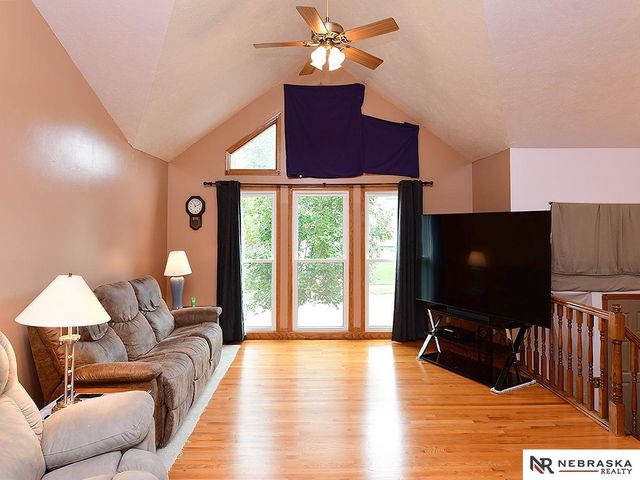 15255 Locust Street, Omaha, NE 68116