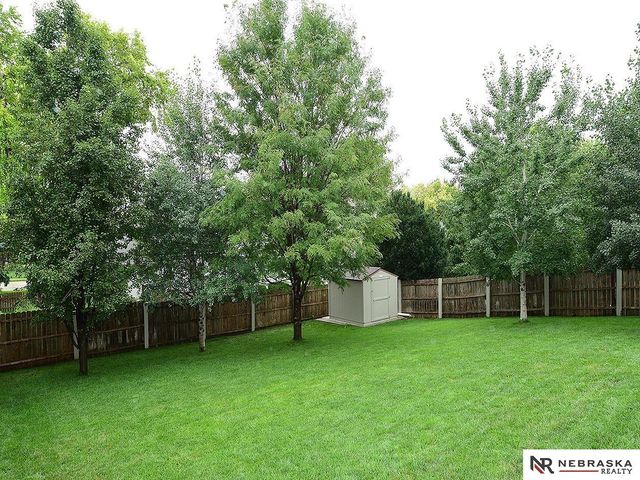 15255 Locust Street, Omaha, NE 68116