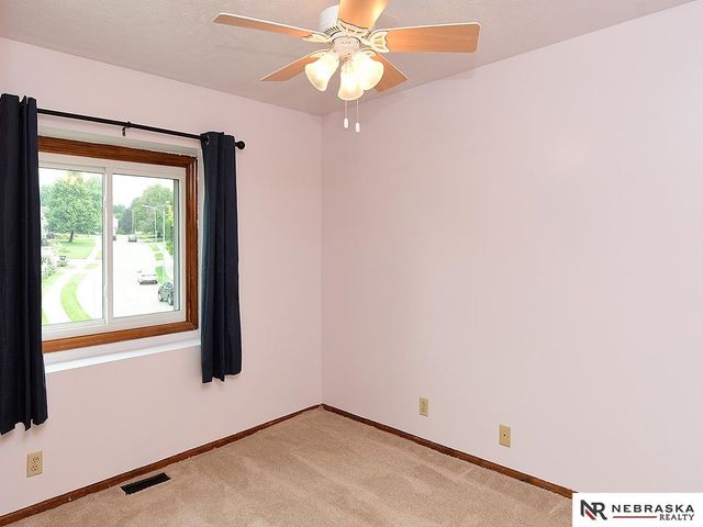 15255 Locust Street, Omaha, NE 68116