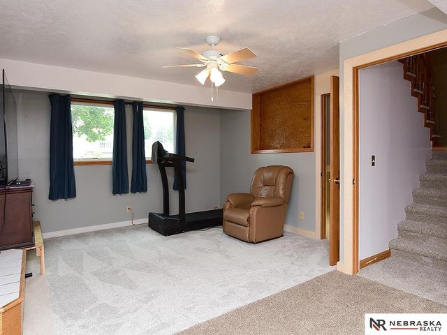15255 Locust Street, Omaha, NE 68116