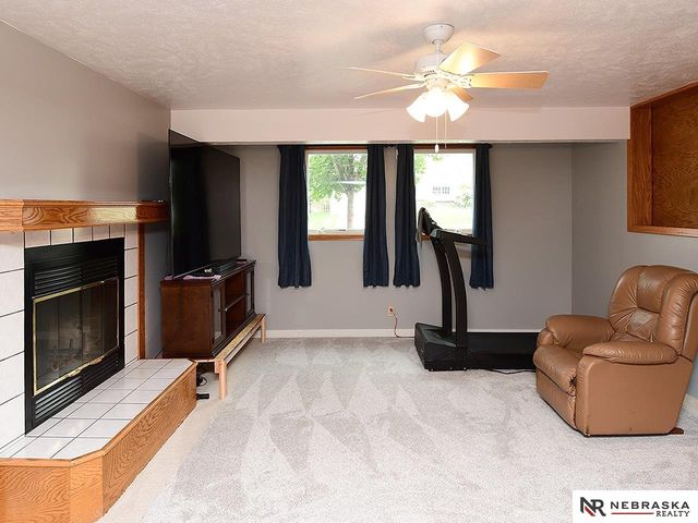 15255 Locust Street, Omaha, NE 68116