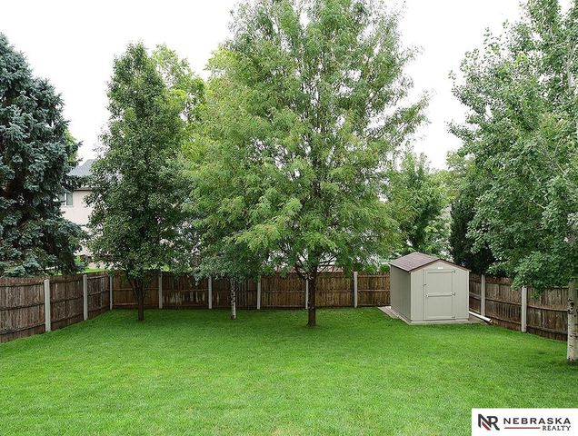 15255 Locust Street, Omaha, NE 68116
