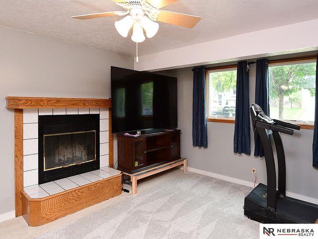 15255 Locust Street, Omaha, NE 68116