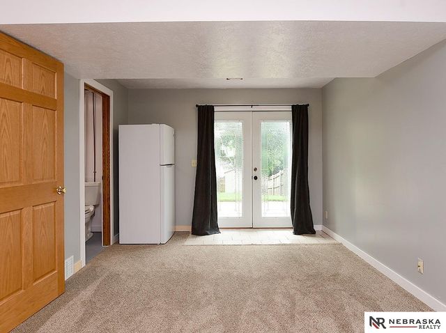 15255 Locust Street, Omaha, NE 68116
