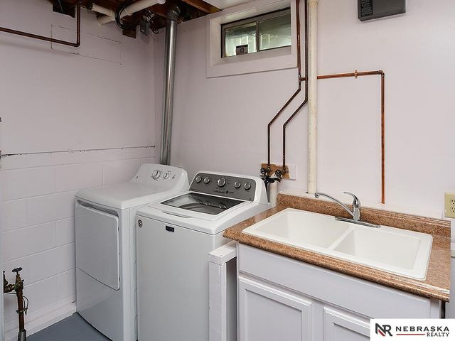 15255 Locust Street, Omaha, NE 68116