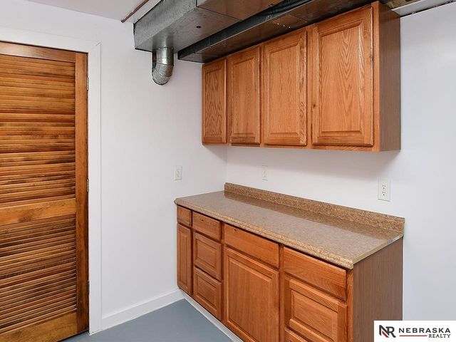 15255 Locust Street, Omaha, NE 68116