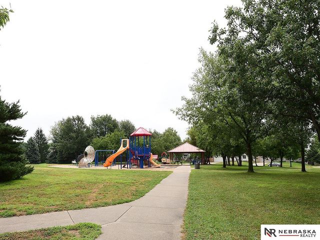15255 Locust Street, Omaha, NE 68116