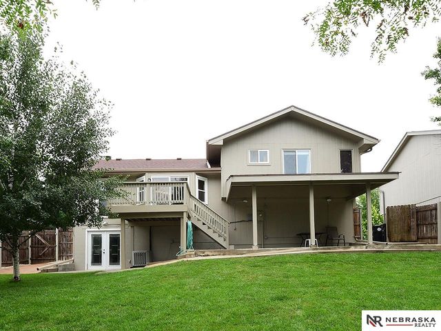 15255 Locust Street, Omaha, NE 68116