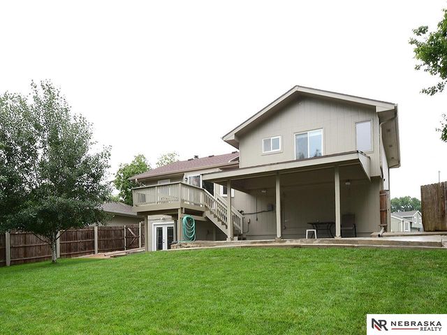 15255 Locust Street, Omaha, NE 68116