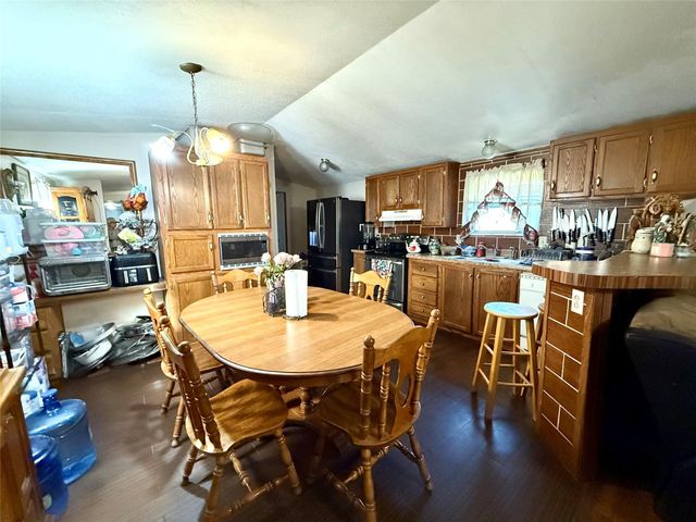 685 Fox LN, Lockhart, TX 78644