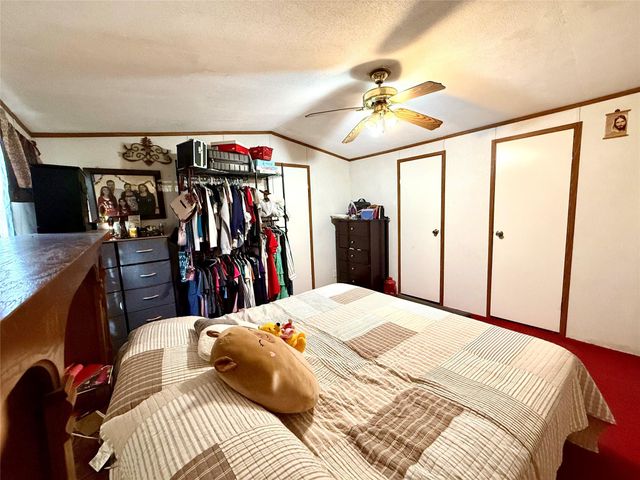 685 Fox LN, Lockhart, TX 78644