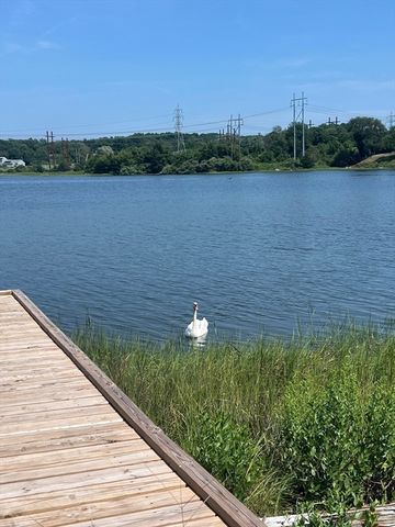 22 Eisenhower Rd, Swansea, MA 02777