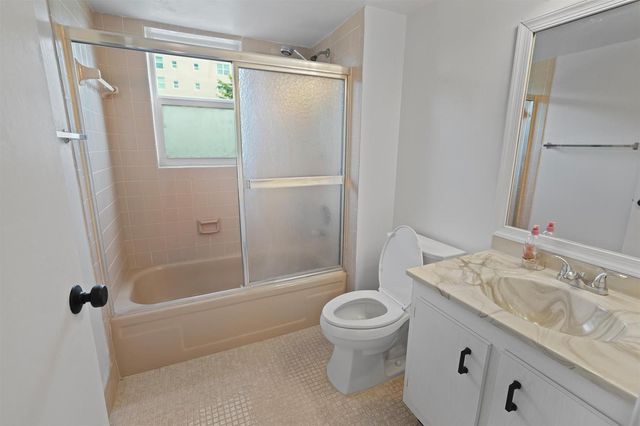4550 NW 18th Avenue 301, Deerfield Beach, FL 33064