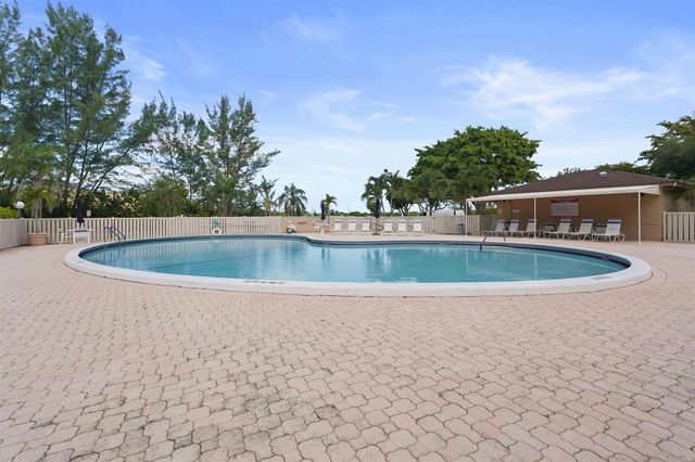 4550 NW 18th Avenue 301, Deerfield Beach, FL 33064