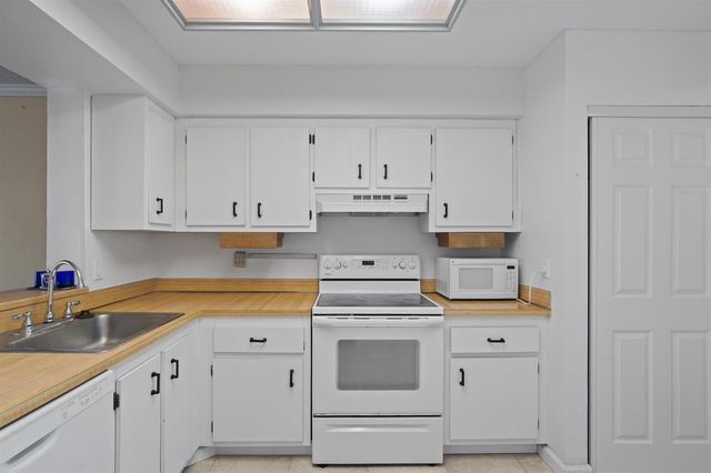 4550 NW 18th Avenue 301, Deerfield Beach, FL 33064