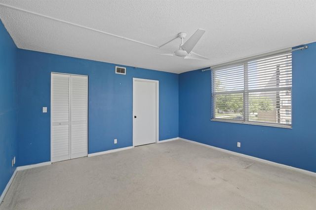 4550 NW 18th Avenue 301, Deerfield Beach, FL 33064