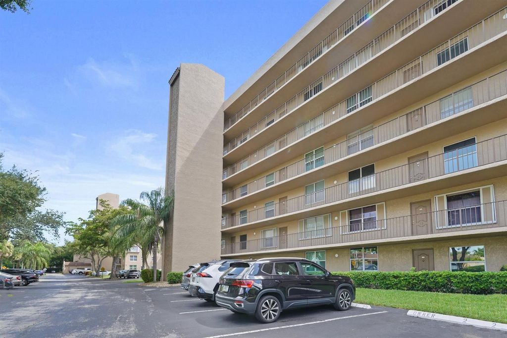 4550 NW 18th Avenue 301, Deerfield Beach, FL 33064