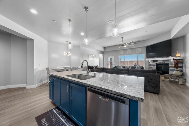 8104 Morningstar Avenue, Bakersfield, CA 93306