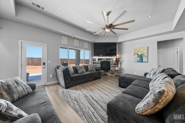 8104 Morningstar Avenue, Bakersfield, CA 93306