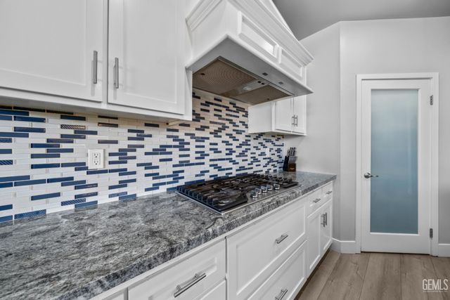 8104 Morningstar Avenue, Bakersfield, CA 93306
