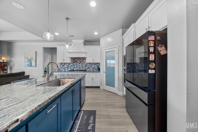8104 Morningstar Avenue, Bakersfield, CA 93306