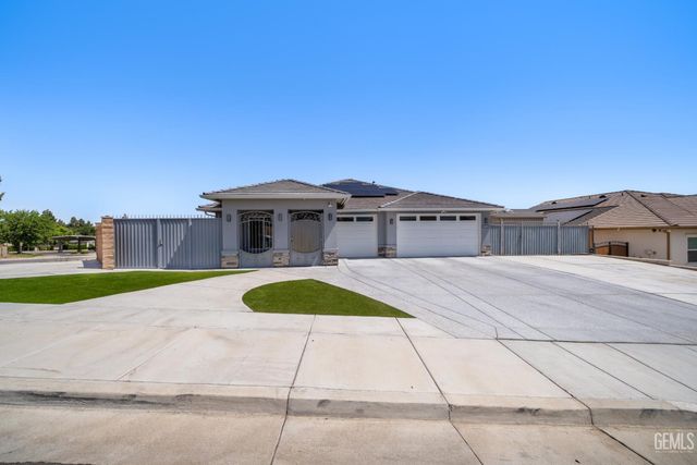 8104 Morningstar Avenue, Bakersfield, CA 93306
