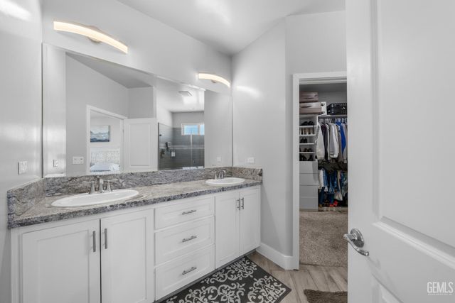 8104 Morningstar Avenue, Bakersfield, CA 93306