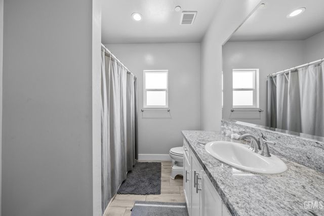 8104 Morningstar Avenue, Bakersfield, CA 93306