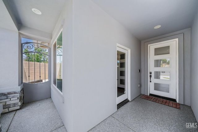 8104 Morningstar Avenue, Bakersfield, CA 93306