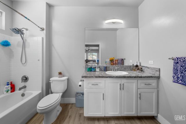 8104 Morningstar Avenue, Bakersfield, CA 93306