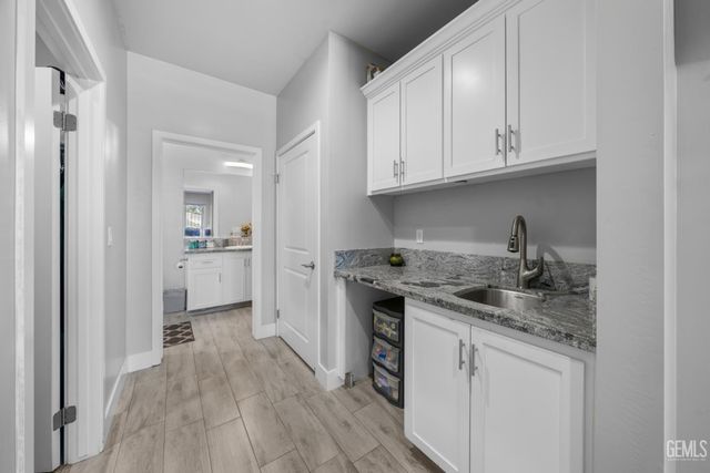 8104 Morningstar Avenue, Bakersfield, CA 93306