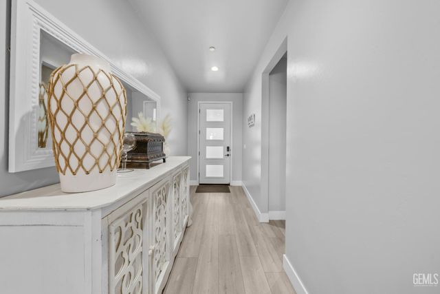 8104 Morningstar Avenue, Bakersfield, CA 93306