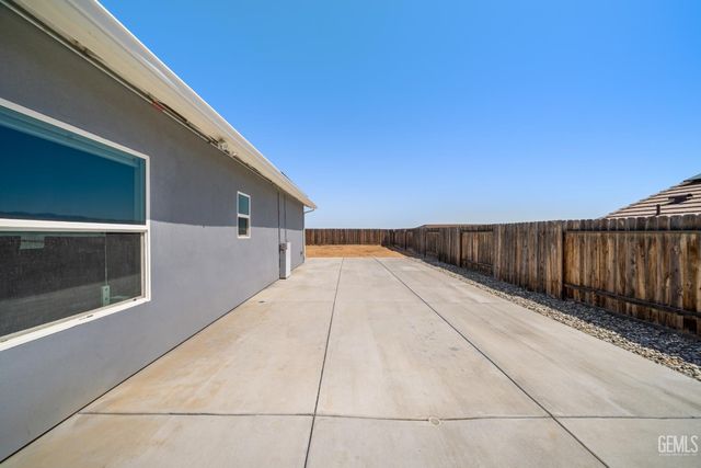 8104 Morningstar Avenue, Bakersfield, CA 93306