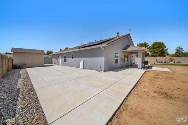 8104 Morningstar Avenue, Bakersfield, CA 93306