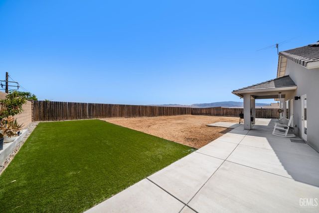 8104 Morningstar Avenue, Bakersfield, CA 93306