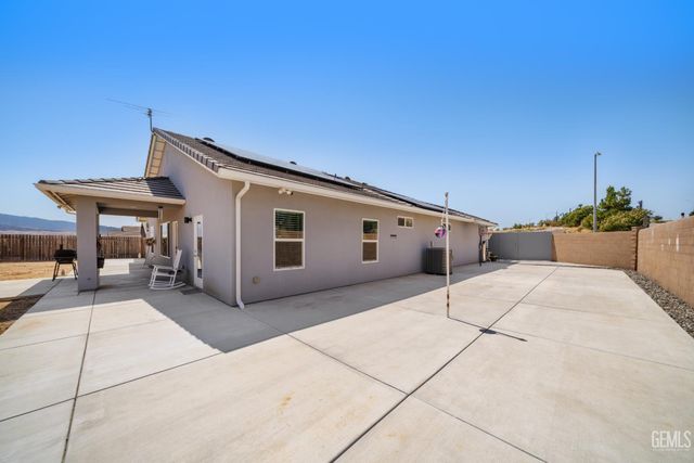 8104 Morningstar Avenue, Bakersfield, CA 93306