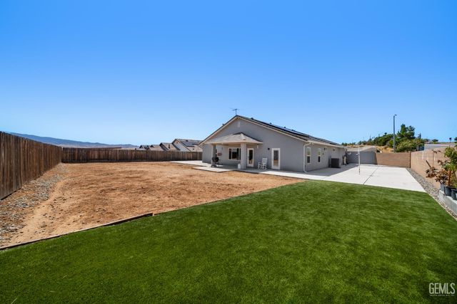 8104 Morningstar Avenue, Bakersfield, CA 93306